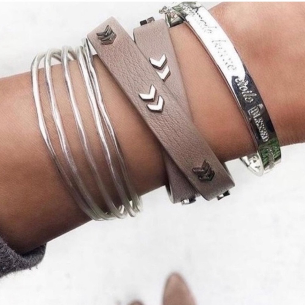 STELLA & DOT CHEVRON LEATHER AND SILVER WRAP BRACELET